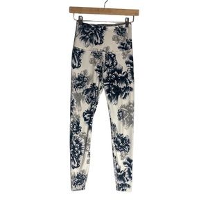 Beyond yoga Floral XS leggings